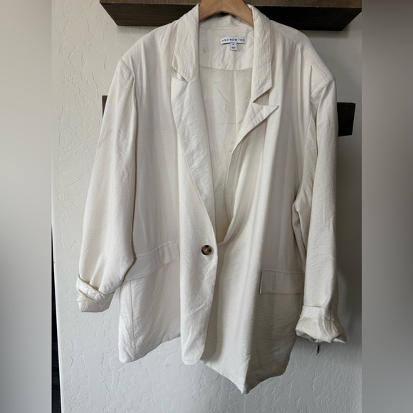 And now this|White oversized boyfriend blazer in plus size,simple & chic••staple - Picture 3 of 13